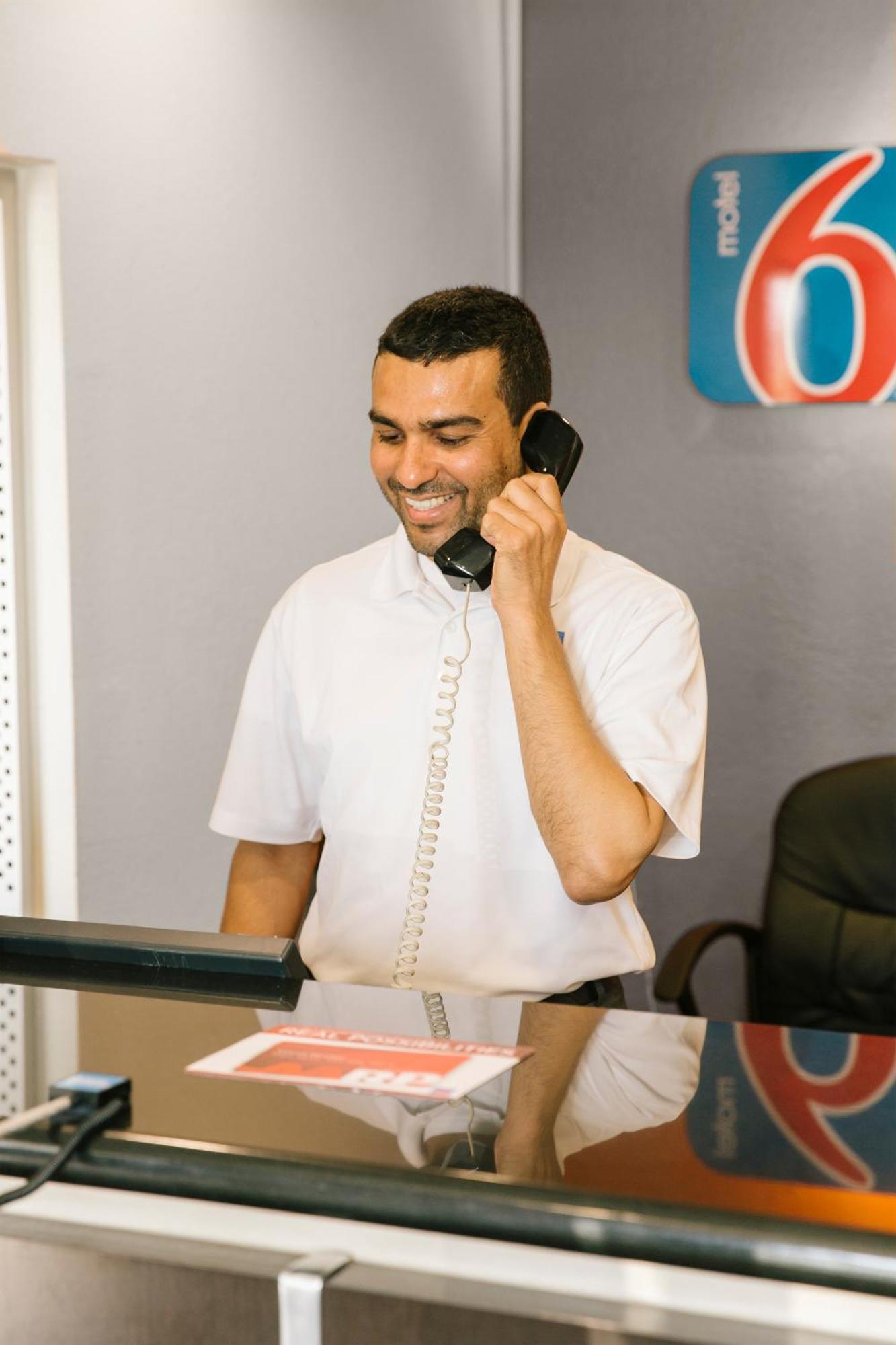 Motel 6-New Stanton, Pa Zewnętrze zdjęcie