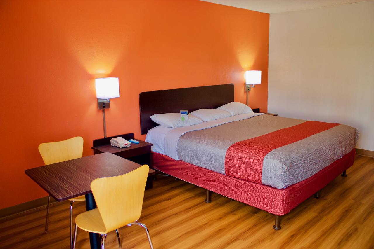 Motel 6-New Stanton, Pa Zewnętrze zdjęcie