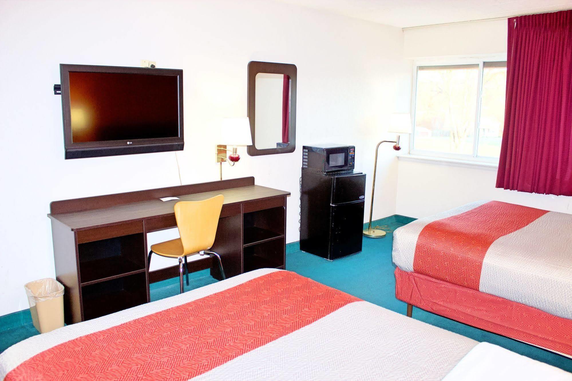 Motel 6-New Stanton, Pa Zewnętrze zdjęcie