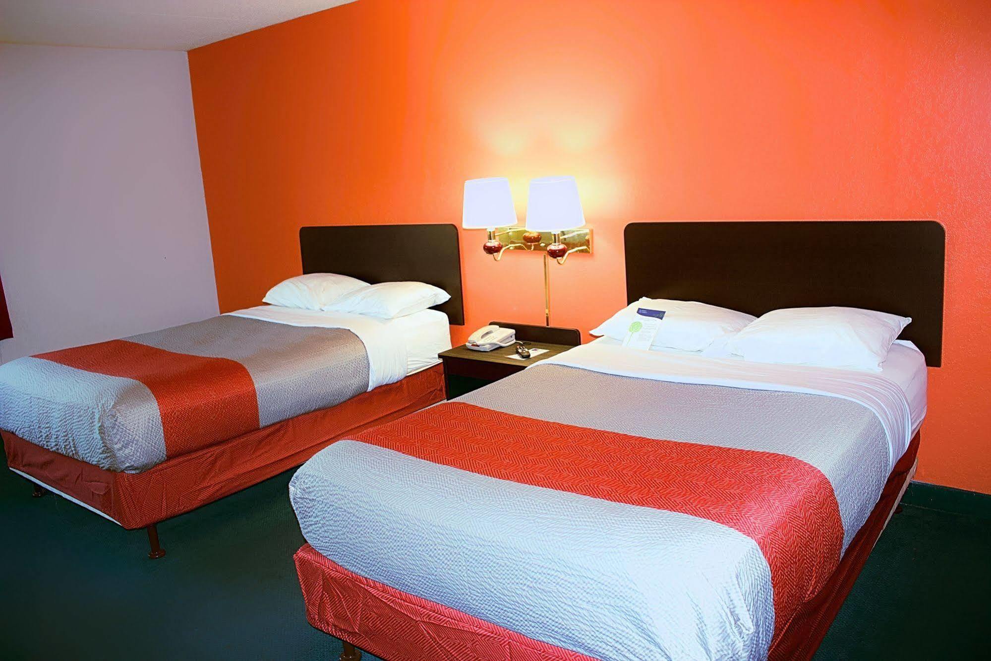 Motel 6-New Stanton, Pa Zewnętrze zdjęcie