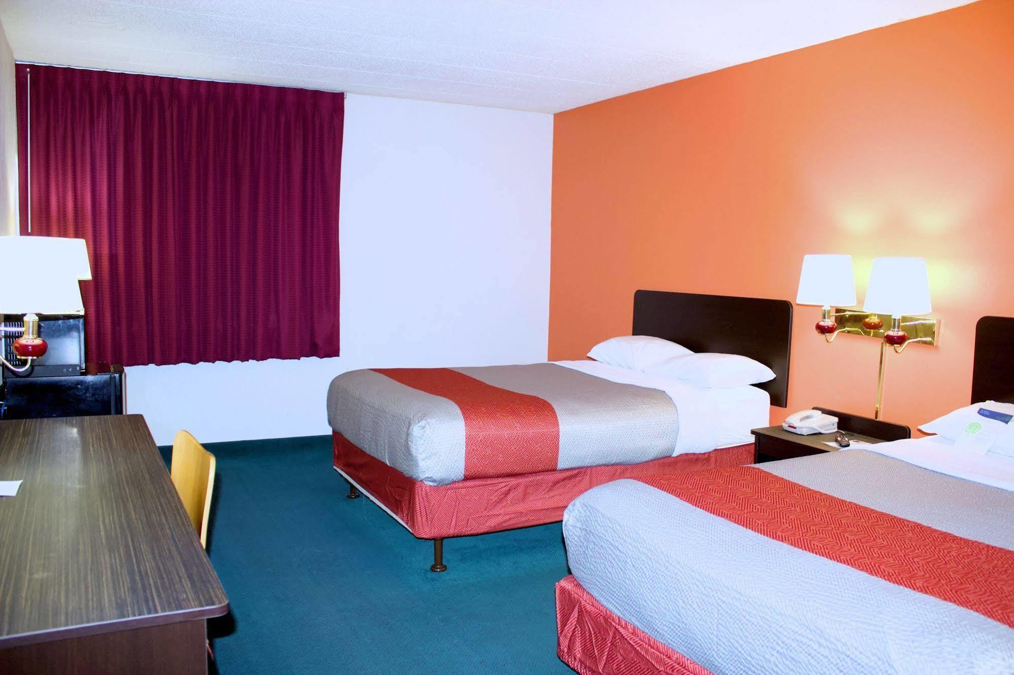 Motel 6-New Stanton, Pa Zewnętrze zdjęcie