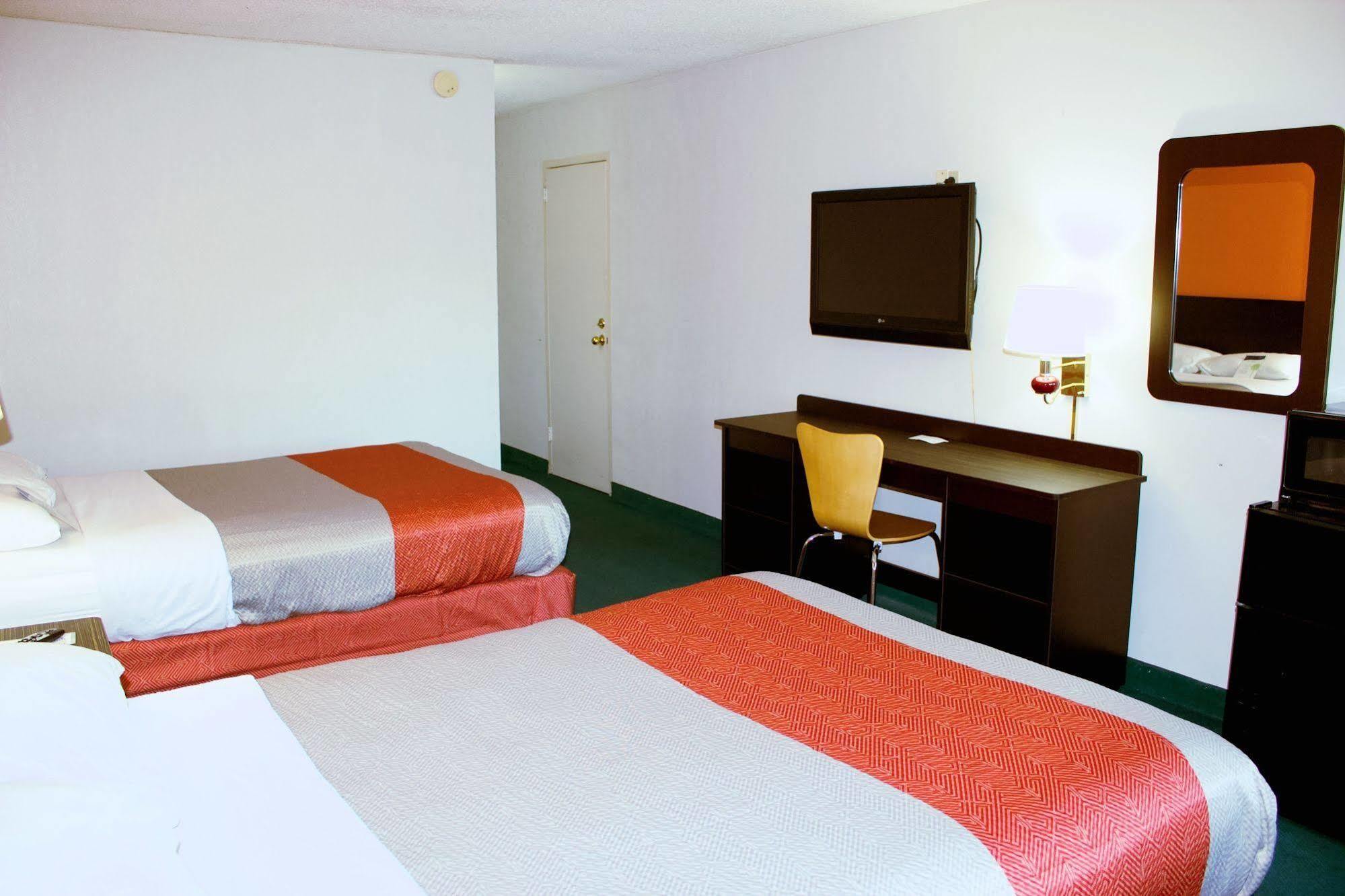 Motel 6-New Stanton, Pa Zewnętrze zdjęcie