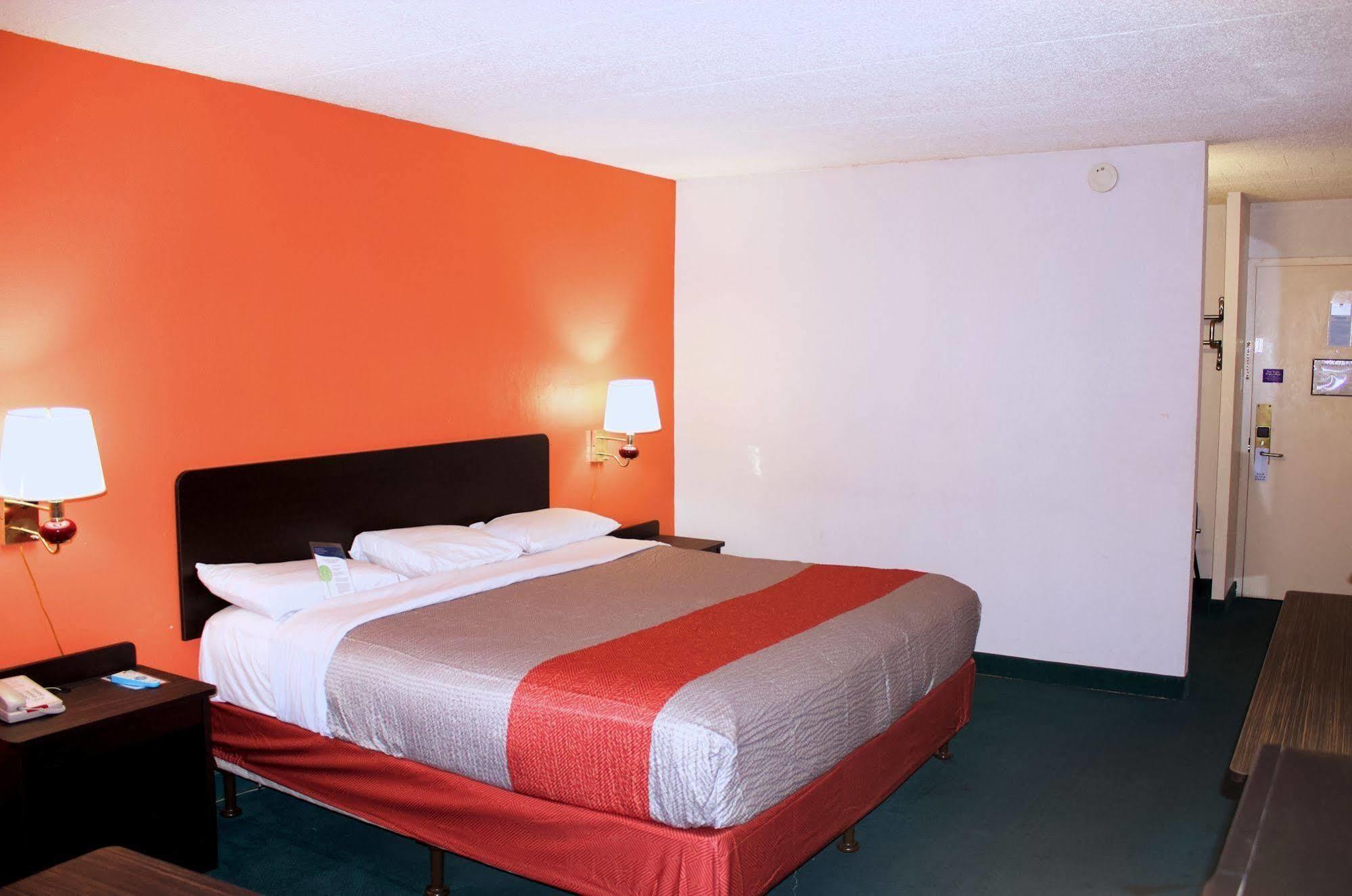Motel 6-New Stanton, Pa Zewnętrze zdjęcie