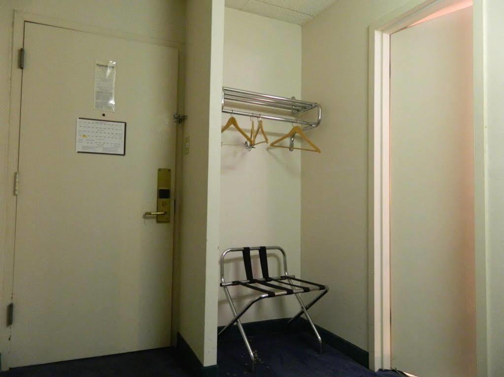 Motel 6-New Stanton, Pa Zewnętrze zdjęcie