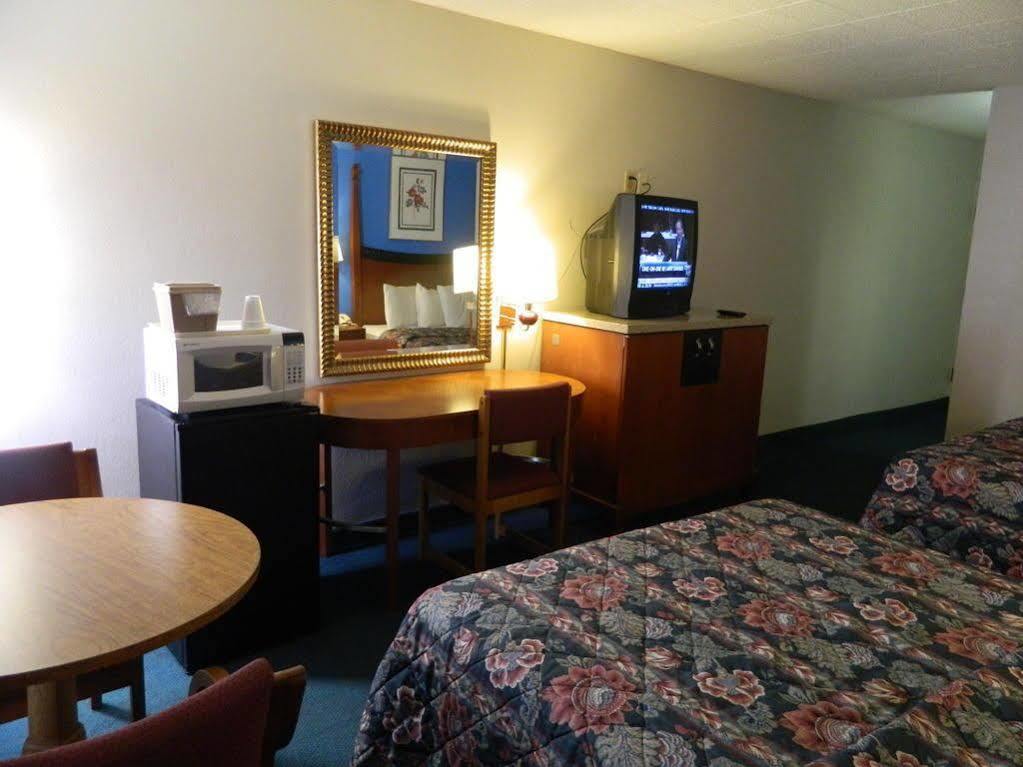 Motel 6-New Stanton, Pa Zewnętrze zdjęcie
