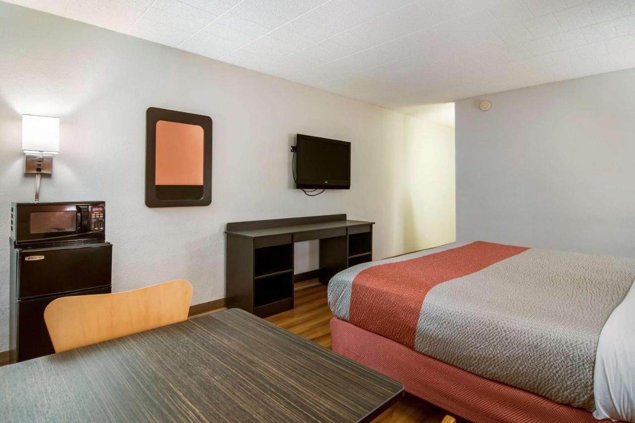 Motel 6-New Stanton, Pa Zewnętrze zdjęcie