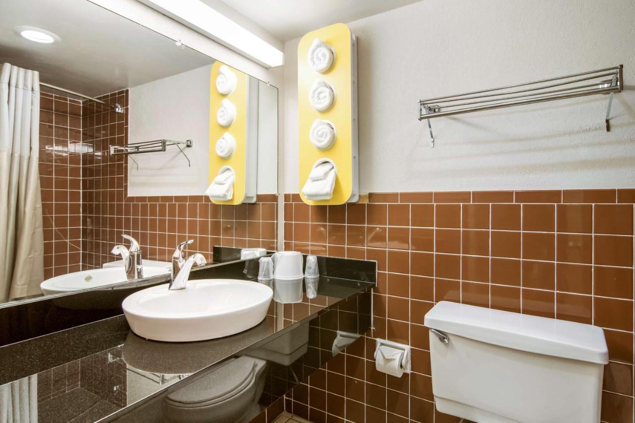 Motel 6-New Stanton, Pa Zewnętrze zdjęcie